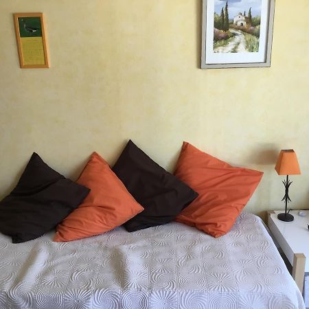 Hotel Les Palettes à Salavas Extérieur photo