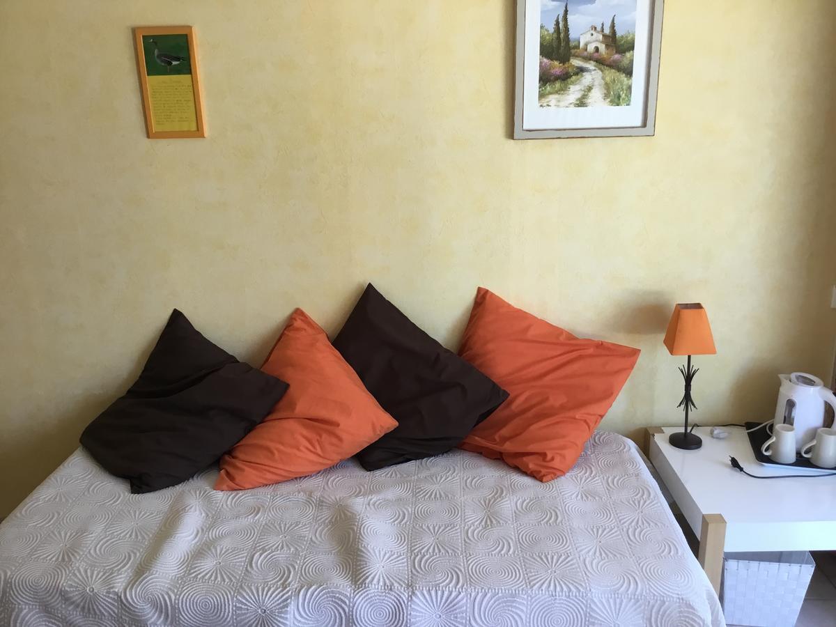 Hotel Les Palettes à Salavas Extérieur photo