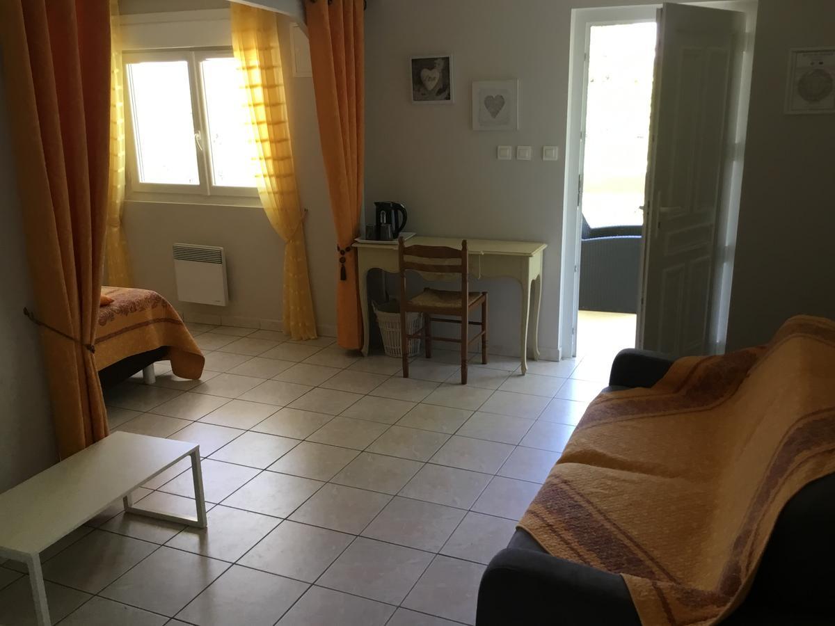 Hotel Les Palettes à Salavas Extérieur photo