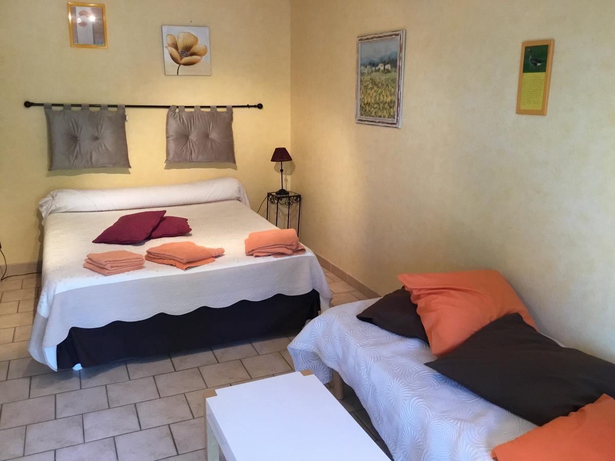 Hotel Les Palettes à Salavas Extérieur photo